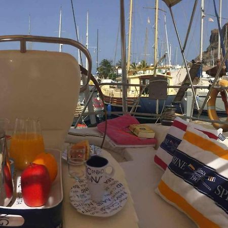 Precioso Yate En El Centro Del Puerto De Mogan Otel Dış mekan fotoğraf