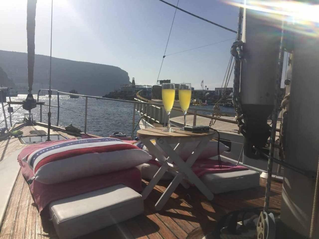 Precioso Yate En El Centro Del Puerto De Mogan Otel Dış mekan fotoğraf