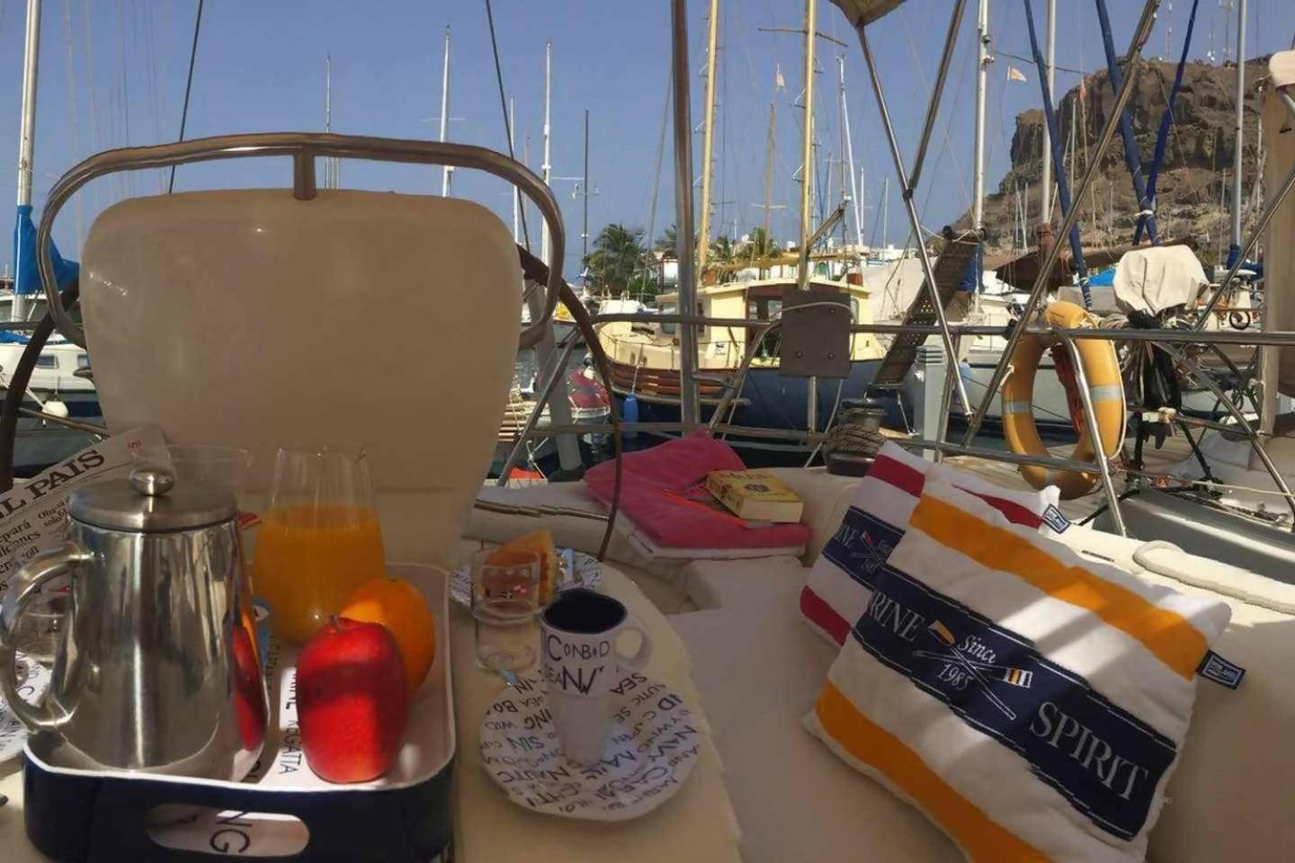 Precioso Yate En El Centro Del Puerto De Mogan Otel Dış mekan fotoğraf