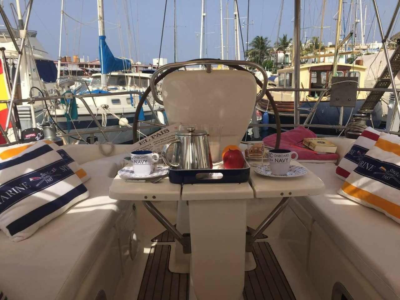 Precioso Yate En El Centro Del Puerto De Mogan Otel Dış mekan fotoğraf