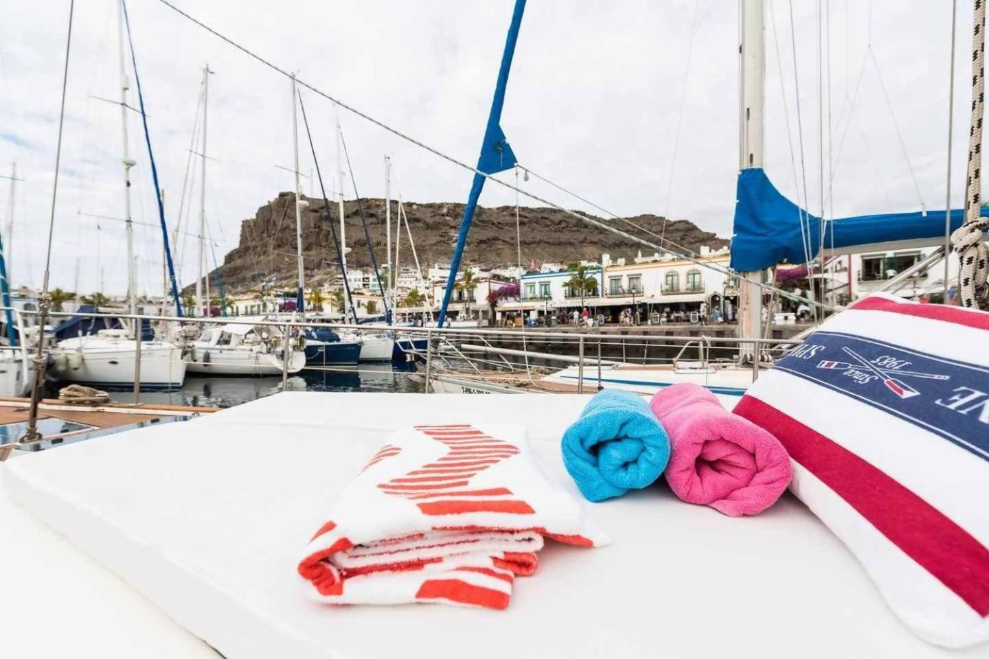 Precioso Yate En El Centro Del Puerto De Mogan Otel Dış mekan fotoğraf